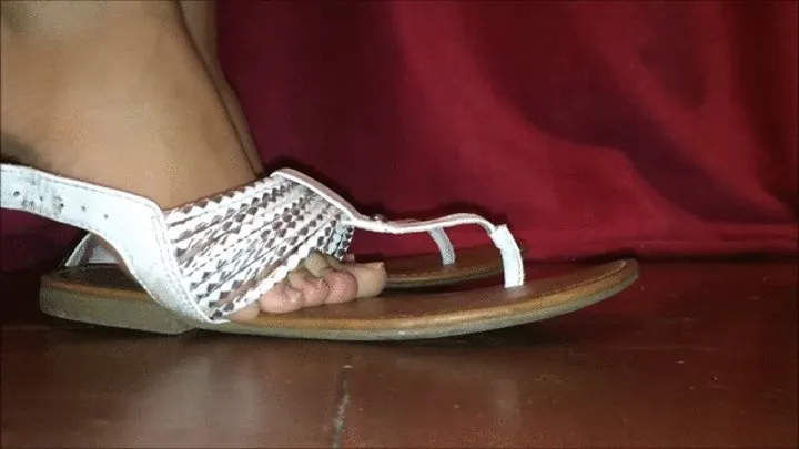 NATURAL TOENAILS ON WHITE SANDALS