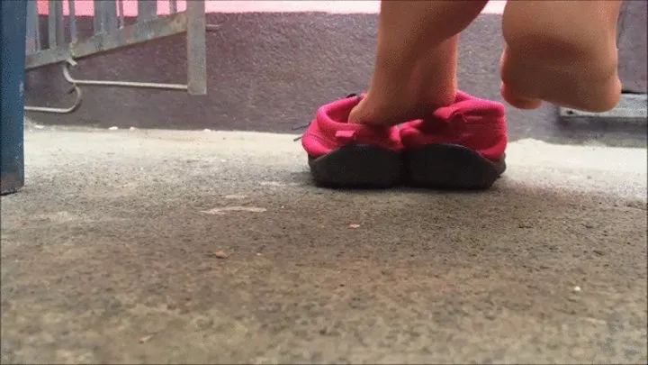 BEACH SHOES AND FLIP FLOPS COMPILATION