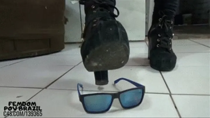 Boot Crush - Squashing Glasses | | MP4 VIDEO | FEMDOM POV BRAZIL