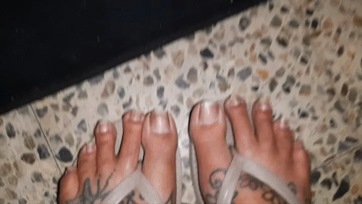 Foot Fetish Long unpainted toenails in flip flops