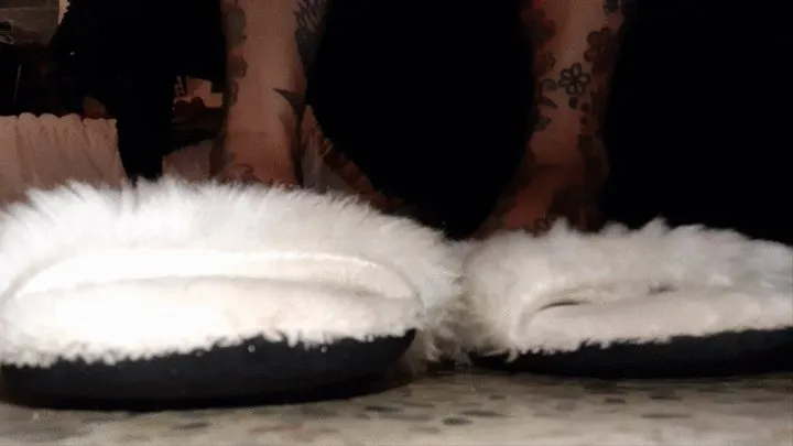 Bare Naked tattooed milf Feet in furry Slippers AsMr ShoePlayFoot Fetish under chair cam