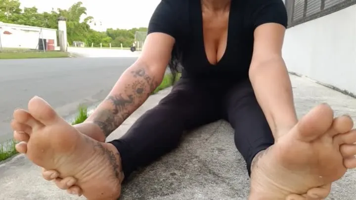 Milf Yoga Teacher Outdoor Foot Fetish Class Sexy Cleavage Cam