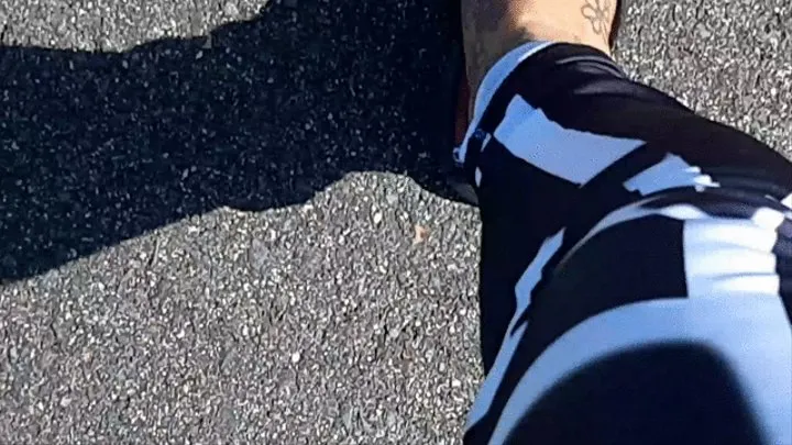 Walking in Nike Flip Flops & Toe Wiggles