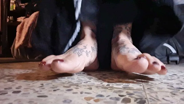 Under Giantess Lolas Sexy Soles and Toes hiding and poking out of furry Robe jerking off my big toe with my other toes Extreme close ups Toe Pointing Toe wiggles and Toe knuckle cracking