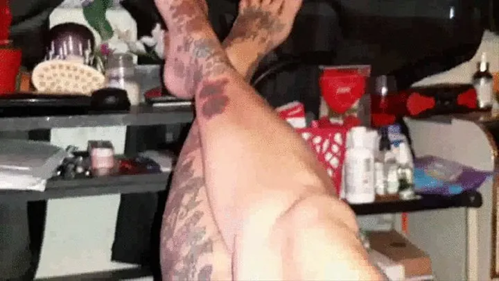 Giantess Lounging Crossed Legs Thick Thighs Long Tattooed sexy Legs