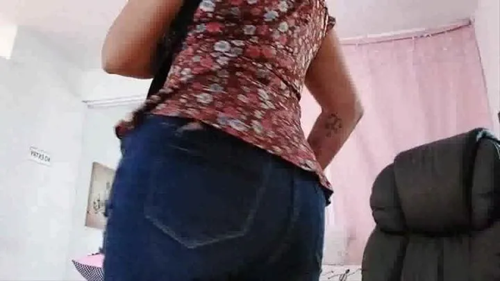 Giantess Latina Milf in Corset High Waisted jeans takes a walk with tiny men in her pockets Giantess in JEANS Fetish