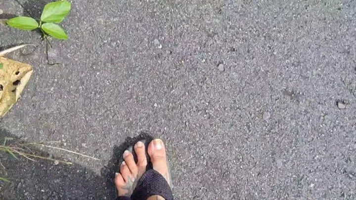 WIGGLY TOES in flip flops taking a walk and stopping along the way to wiggle my toes and show you my dirty soles mkv