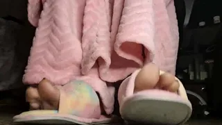 Giantess unaware in pink flurry robe Sexy Slippers dipping Shoeplay Toe Wiggling Spycam on slippers