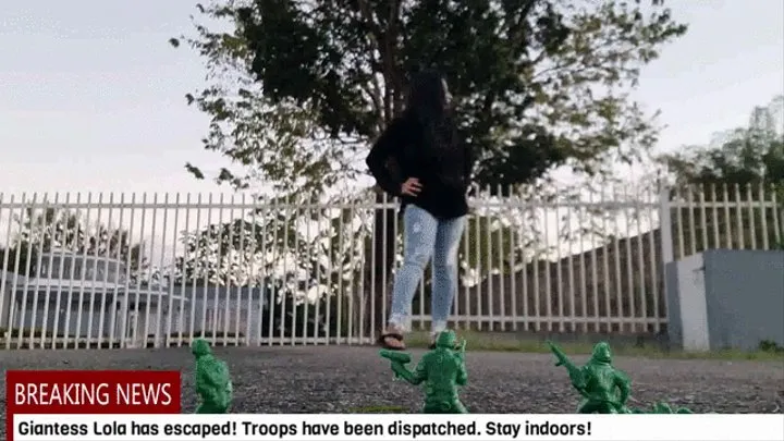 GIANTESS Crushes Tiny Toy Soldiers Stomping Trampling Foot Crush & Smother for tiny green army men mkv