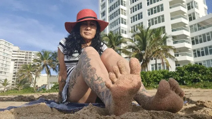 Latina milf giantess lolas upskirt thigh and leg fetish sandy sexy soles foot fetish at the beach cam