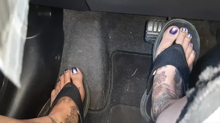 Driving in Flip Flops Foot Fetish cam Latina Milf listening to spanish radio Giantess Unaware Sexy Wiggly Toes