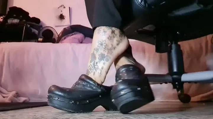 Giantess unaware underchair ShoePlay HeelPopping Dipping Dangling Toe Tapping Foot Fetish in Clogs mkv