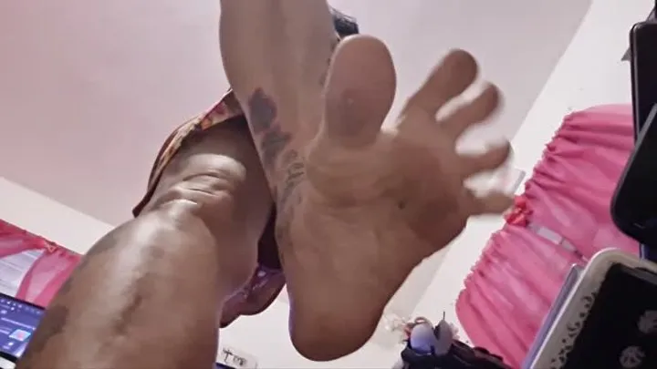 GIANTESS CHASES YOU and squishes you under her thumb and big toe pov