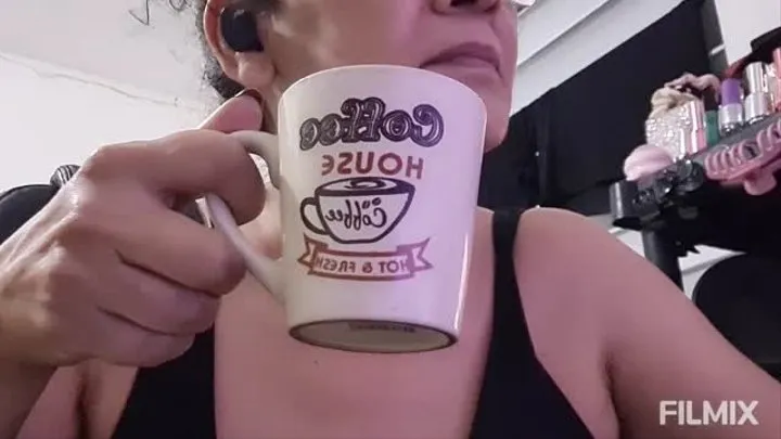 Giantess Milf Coffee and Smoke