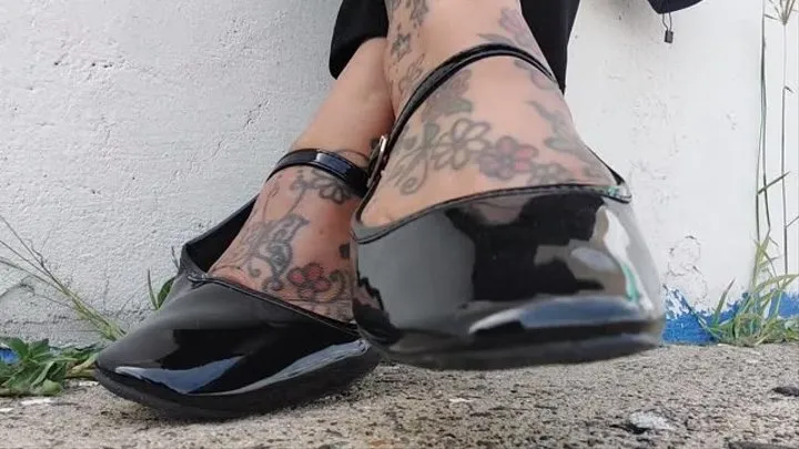 Shoeplay Giantess unaware Black Ballet slippers toe tapping shoeplay