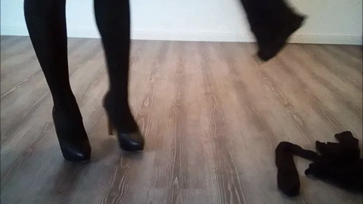 Cutting and sucking tights in high heels