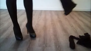 Cutting and sucking tights in high heels