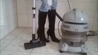 Lady2Deluxe is House cleaning with the Water-Filter Vacuum-cleaner in her Black Boots