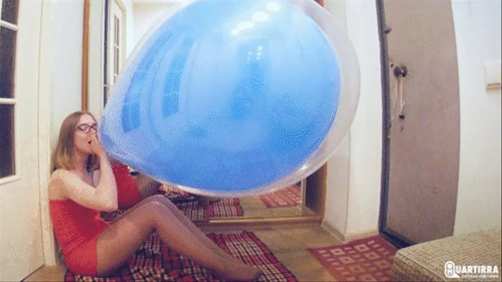 Q552 Kira blows to pop blue 25'' balloon inside clear balloon