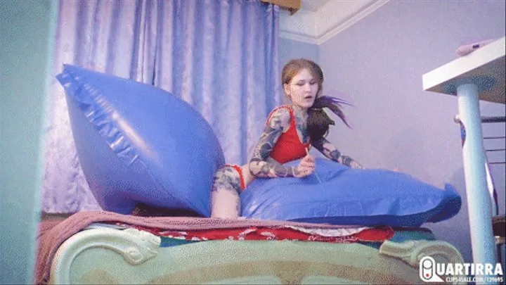Q325 Ava humps and pops the giant inflatable pillow