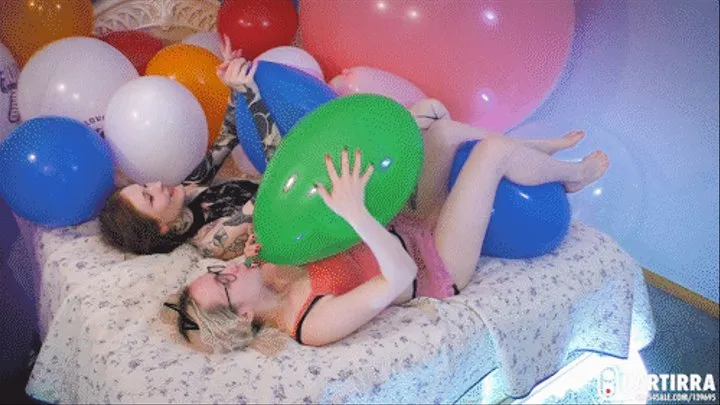 Q111 Ava and Lilu blows 12 15'' balloons by mouth