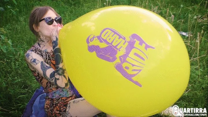 Q90 Ava blows to pop custom printed 24 inch balloon outdoors