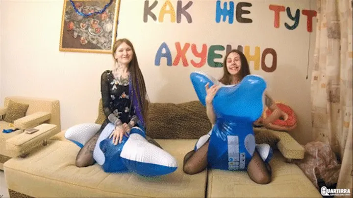 Q574 Ava, Leya and two blue Dolphins - 2K