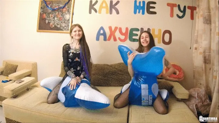 Q574 Ava, Leya and two blue Dolphins