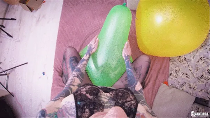 Q632 Ava sitpops 4 big balloons POV - 2K