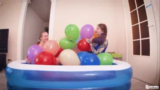 Q617 Pool balloon popping fun