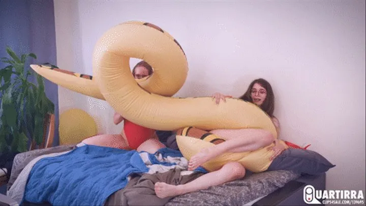 Q840 Mariette and Cosette blow and play with big inflatable Snake together