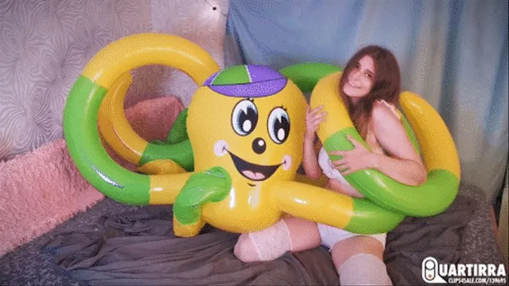 C105 Cosette plays with inflatable Octopus nonpop