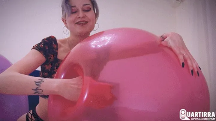 Q847 Stashia's teasing squeezing and popping soft balloons