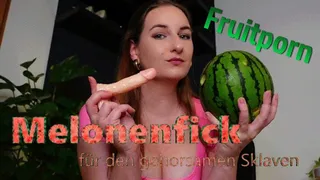 Fruitporn - Melonenfick fuer den gehorsamen Sklaven - Fruitporn - Melon Fuck for the Obedient Slave (german)