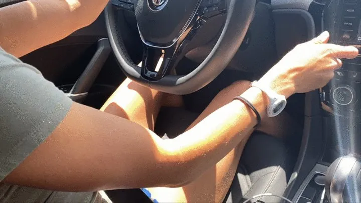 Foot Slut Lora Cross's FootJob and Handjob while Driving