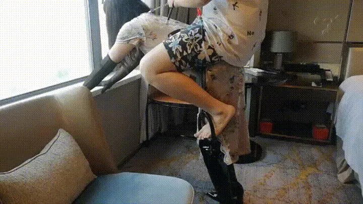 LUNA201 PONYGIRL IN BOOTS IN HOTEL WITH 100KG RIDER PONYPLAY AND PIGGYBACK