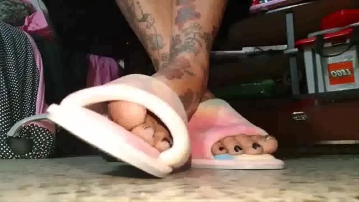 Tye Dye FLIP FLOPS ShoePlay Dipping Wiggly Toes Toe Tapping Giantess unaware Foot Fetish SpyCam mkv1