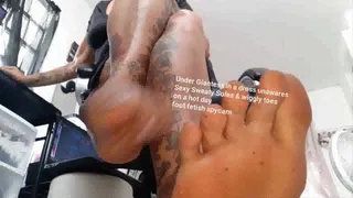 Under Giantess in a dress unawares Sexy Sweaty Soles & wiggly toes on a hot day foot fetish spycam