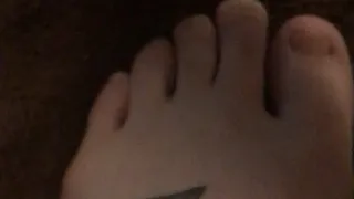 Painting toe nails