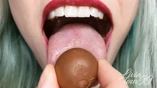 Chewing pistachio chocolates