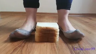 Bread crush in lace socks