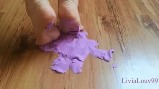 Crushing sand figurines