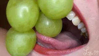 Messy grapes chewing