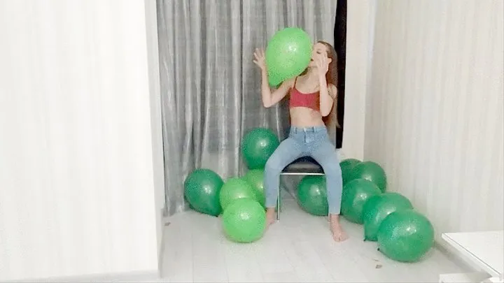 Ass loves balloons