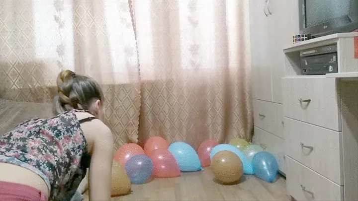 Girl sits ass on balloons and blows up them