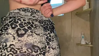 Chloe cleans her asshole