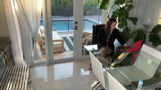 PAWG babe Richh Des Gets Fucked Over Glass Desk