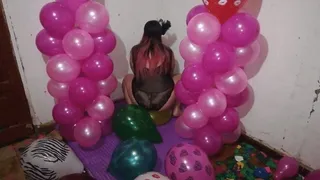 Sit to pop 12 in balloons