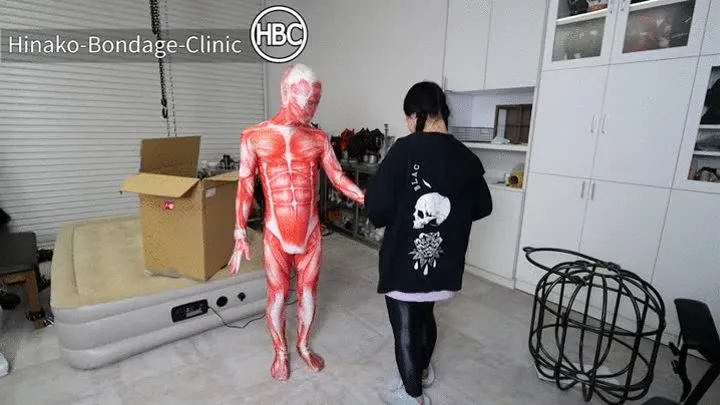 Living Anatomical Model of the Human Body Gets Mummified and Packed Inside Cardboard Box