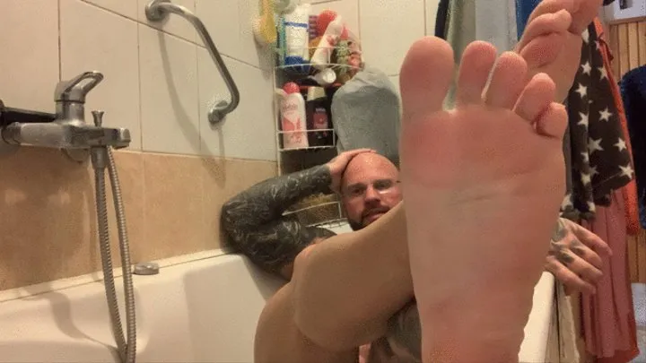 Worship Daddys Big Stinky Feet In Bathtub